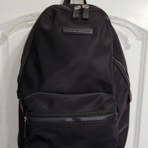 TOMMY HILFIGER LARGE BACKPACK WITH LAPTOP SLEEVE